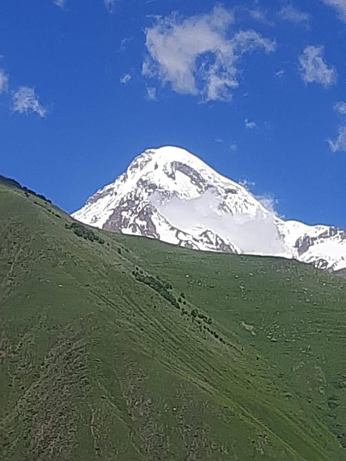 Cliffside Cottage Kazbegi Екстериор снимка